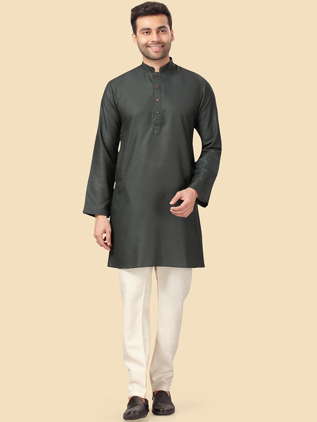 

HERE&NOW Men Green Solid Straight Kurta