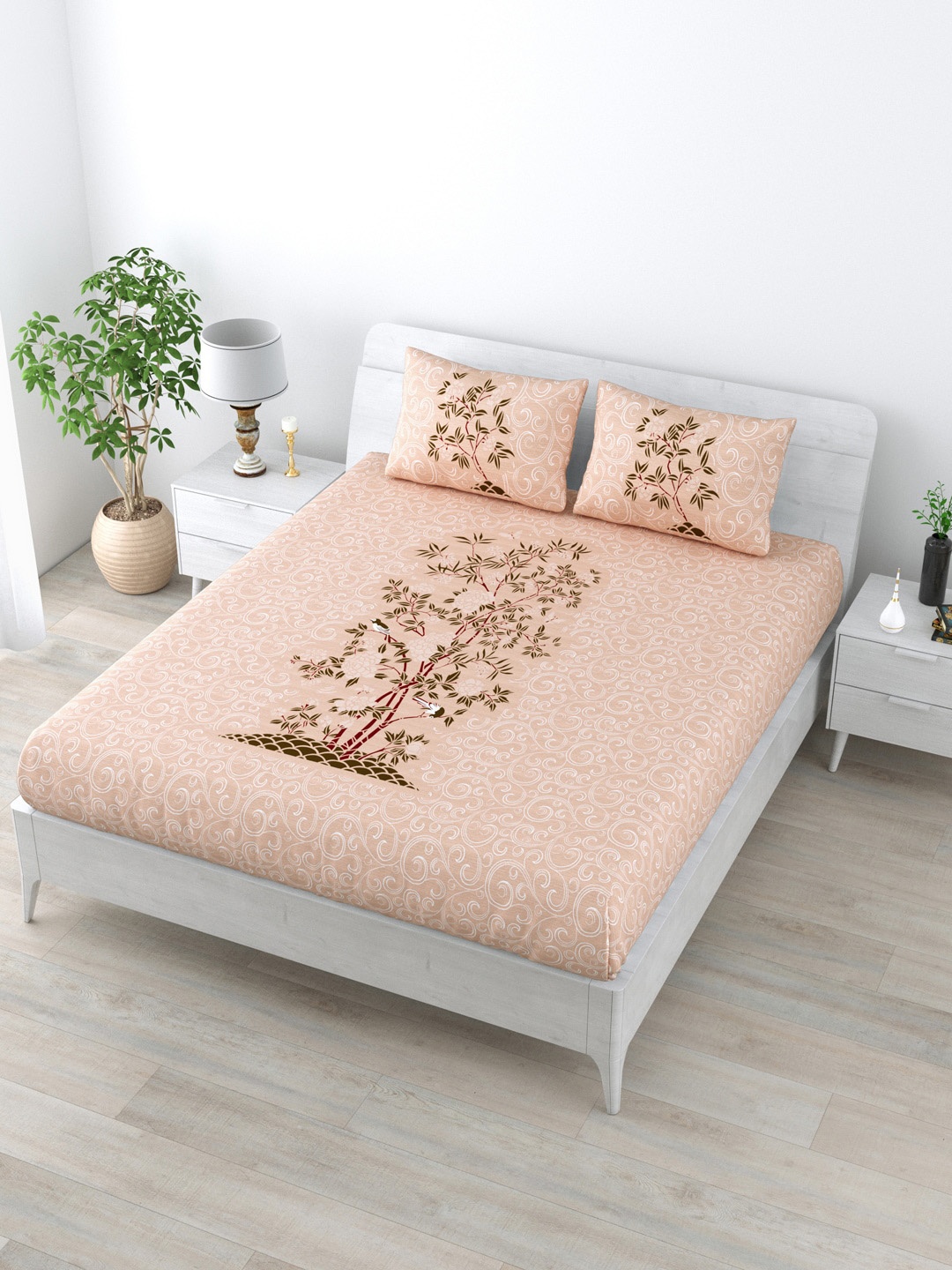 

LIVING ROOTS Peach-Coloured & Green Floral 160 TC King Bedsheet with 2 Pillow Covers