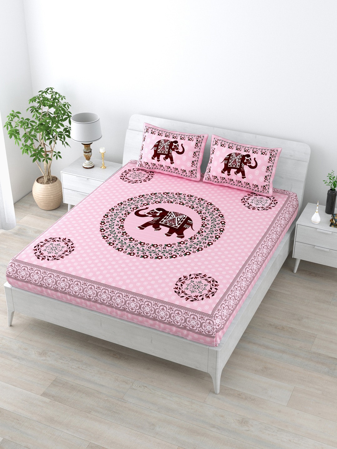 

LIVING ROOTS Pink & Burgundy Ethnic Motifs 160 TC King Bedsheet with 2 Pillow Covers