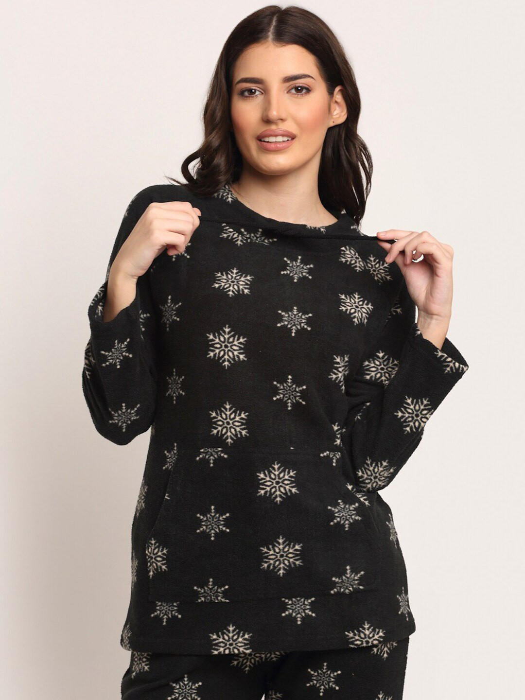 

Kanvin Women Black Printed Sweatshirt
