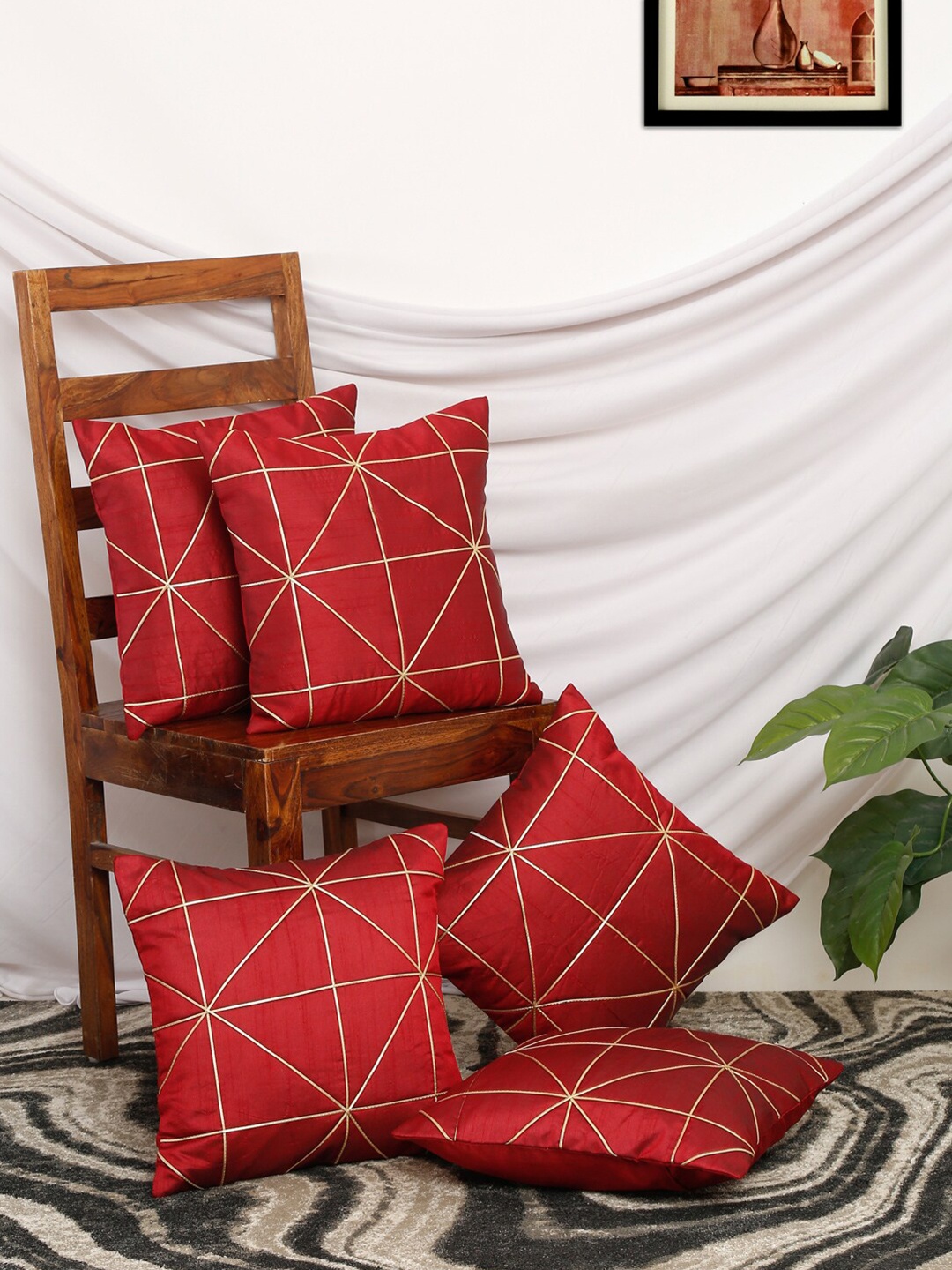 

MULTITEX Red & Gold-Toned Set of 5 Geometric Velvet Square Cushion Covers