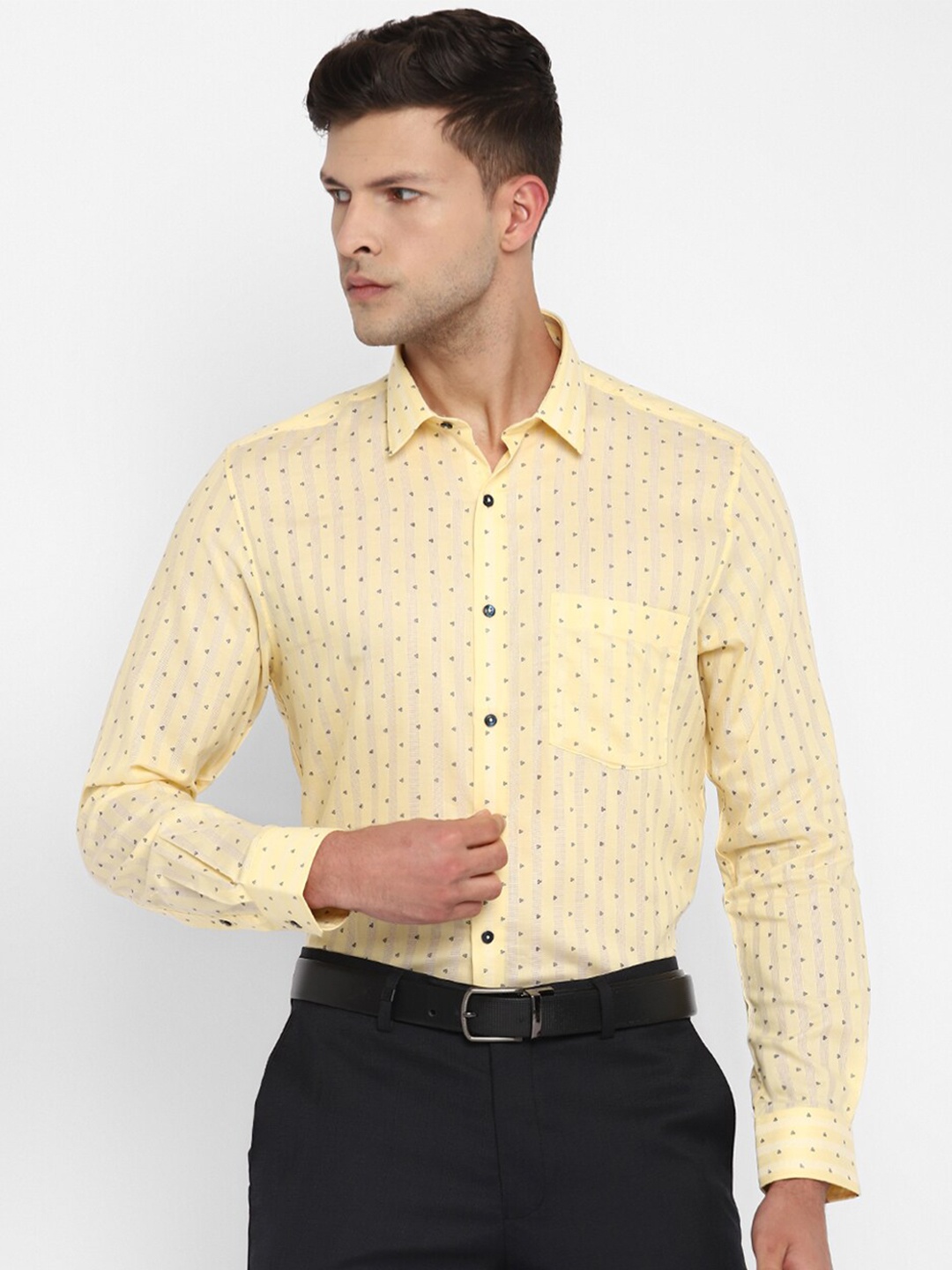 

Turtle Men Yellow Printed Pure Cotton Casual Shirt