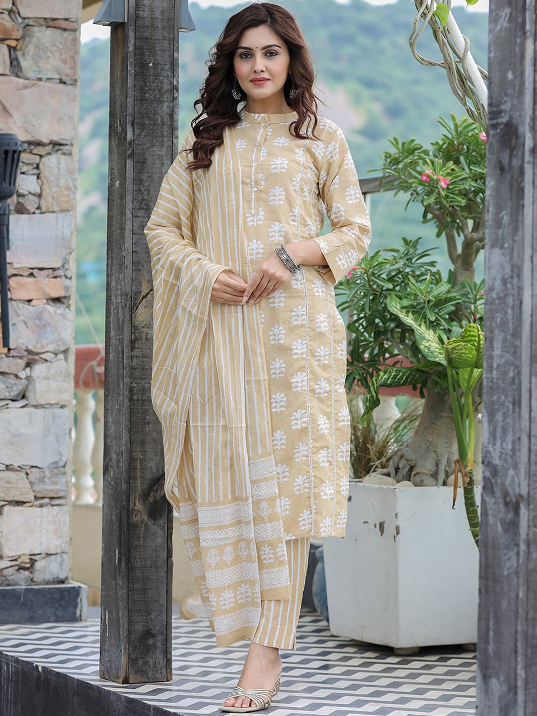 

KAAJH Women Brown Ethnic Motifs Printed Pure Cotton Kurta & Trousers & With Dupatta