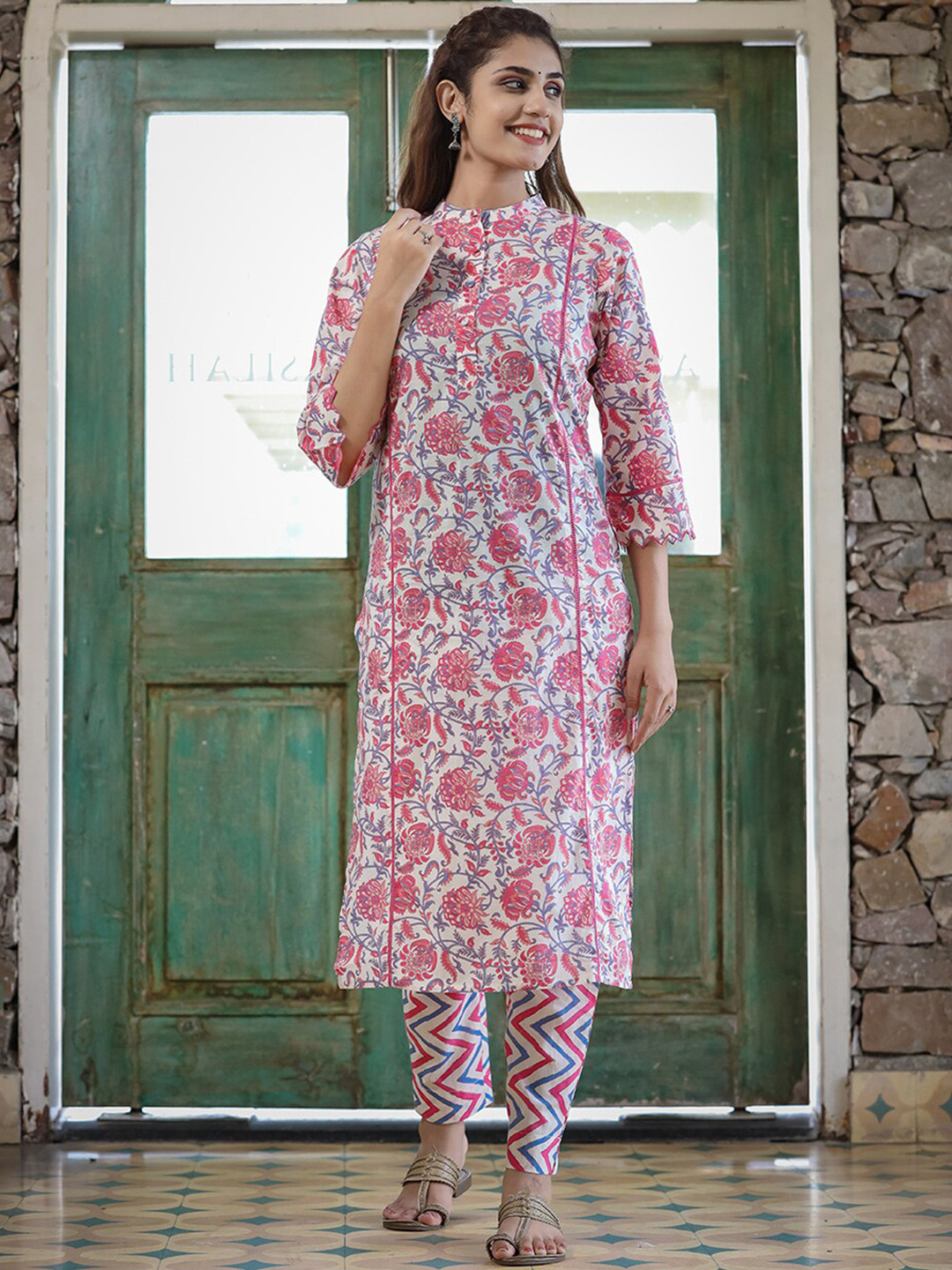 

KAAJH Women Pink Ethnic Motifs Printed Pure Cotton Kurta with Trousers
