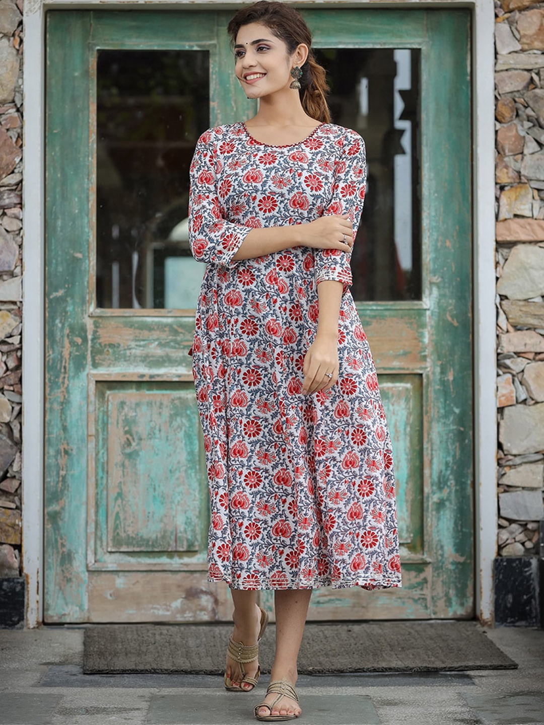 

KAAJH Women White Printed Pure Cotton Ethnic Dresses