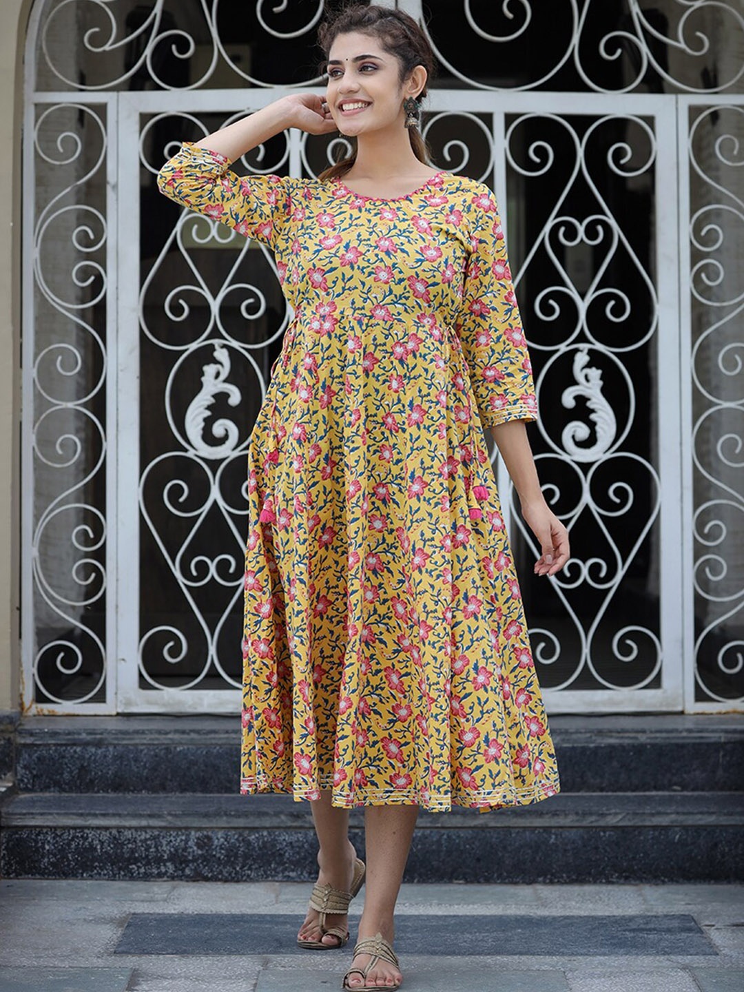 

KAAJH Women Yellow Floral Printed Fit & Flare Cotton Ethnic Dress