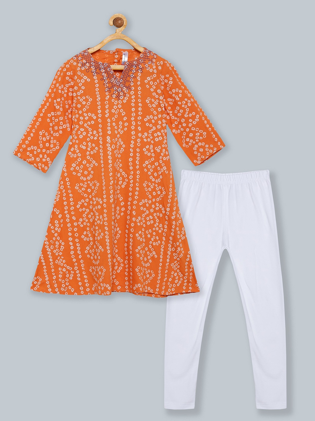 

KiddoPanti Girls Orange Bandhani Printed & Yoke Thread Work Kurta & Leggings