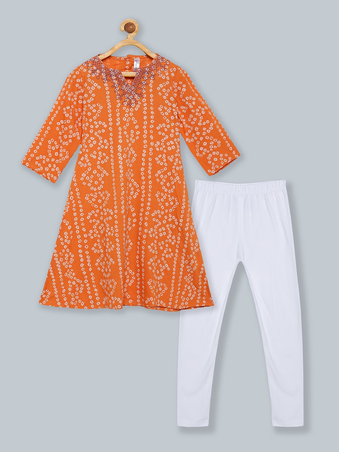 

KiddoPanti Girls Orange Bandhani Printed & Yoke Thread Work Kurta & Leggings