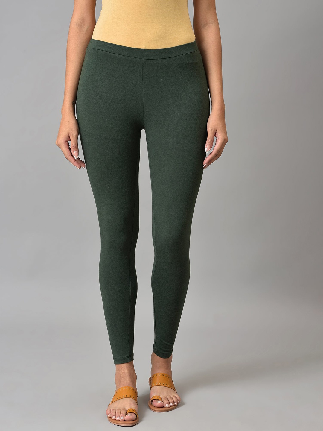 

W Women Green Solid Ankle Length Leggings