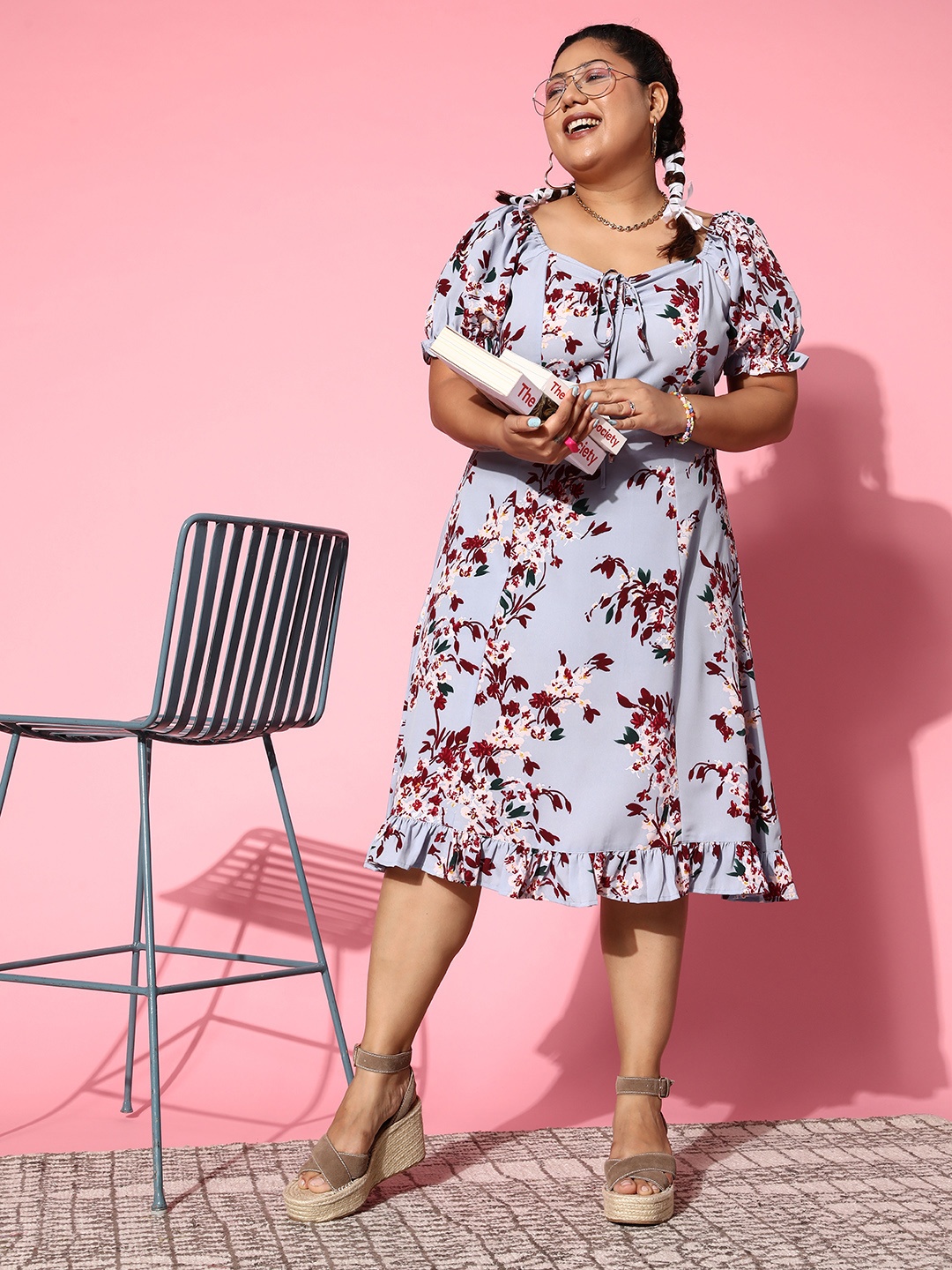 

Berrylush Curve Women Blue Floral Vacay Attire