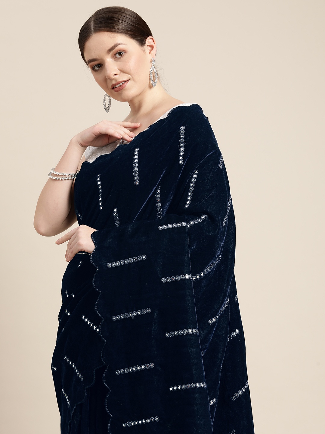

VASTRANAND Navy Blue Ethnic Motifs Mirror Work Velvet Belted Saree with Blouse