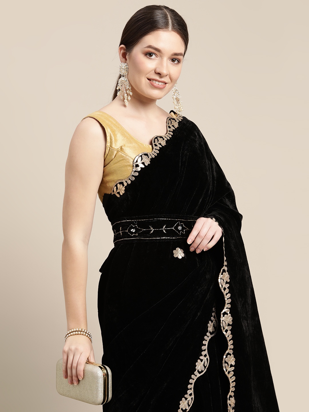 

VASTRANAND Black Ethnic Motifs Embroidered Aari Work Velvet Belted Saree with Blouse