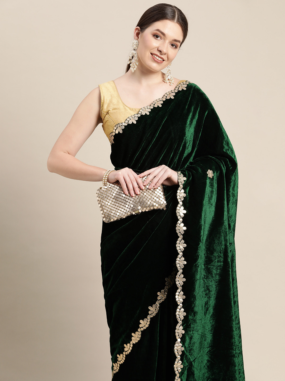 

VASTRANAND Green Ethnic Motifs Embroidered Aari Work Velvet Belted Saree with Blouse