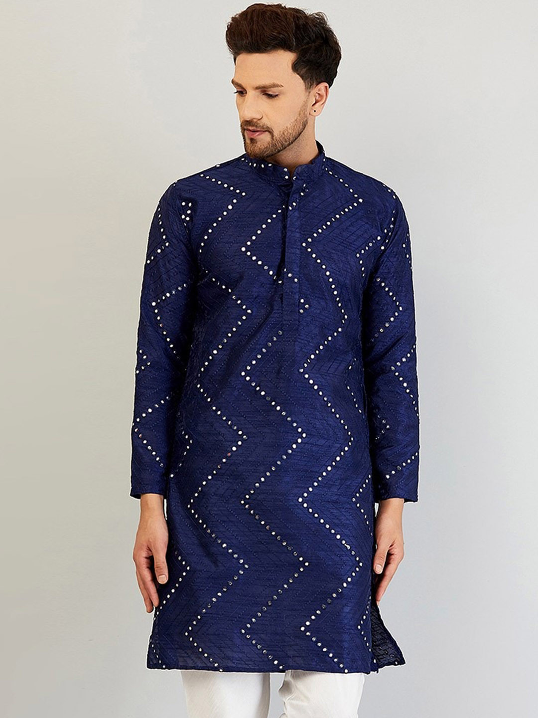 

Armaan Ethnic Men Navy Blue & White Geometric Printed Indigo Kurta