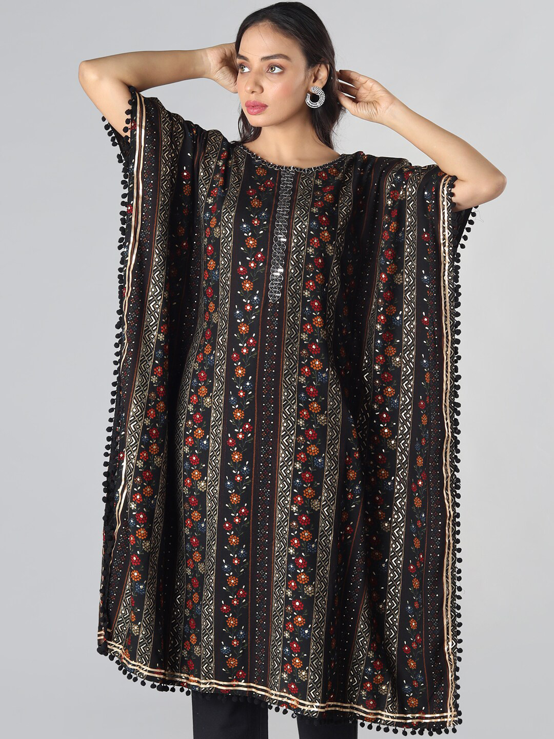 

taruni Women Black & Maroon Floral Embroidered Mirror Work Floral Kaftan Kurta