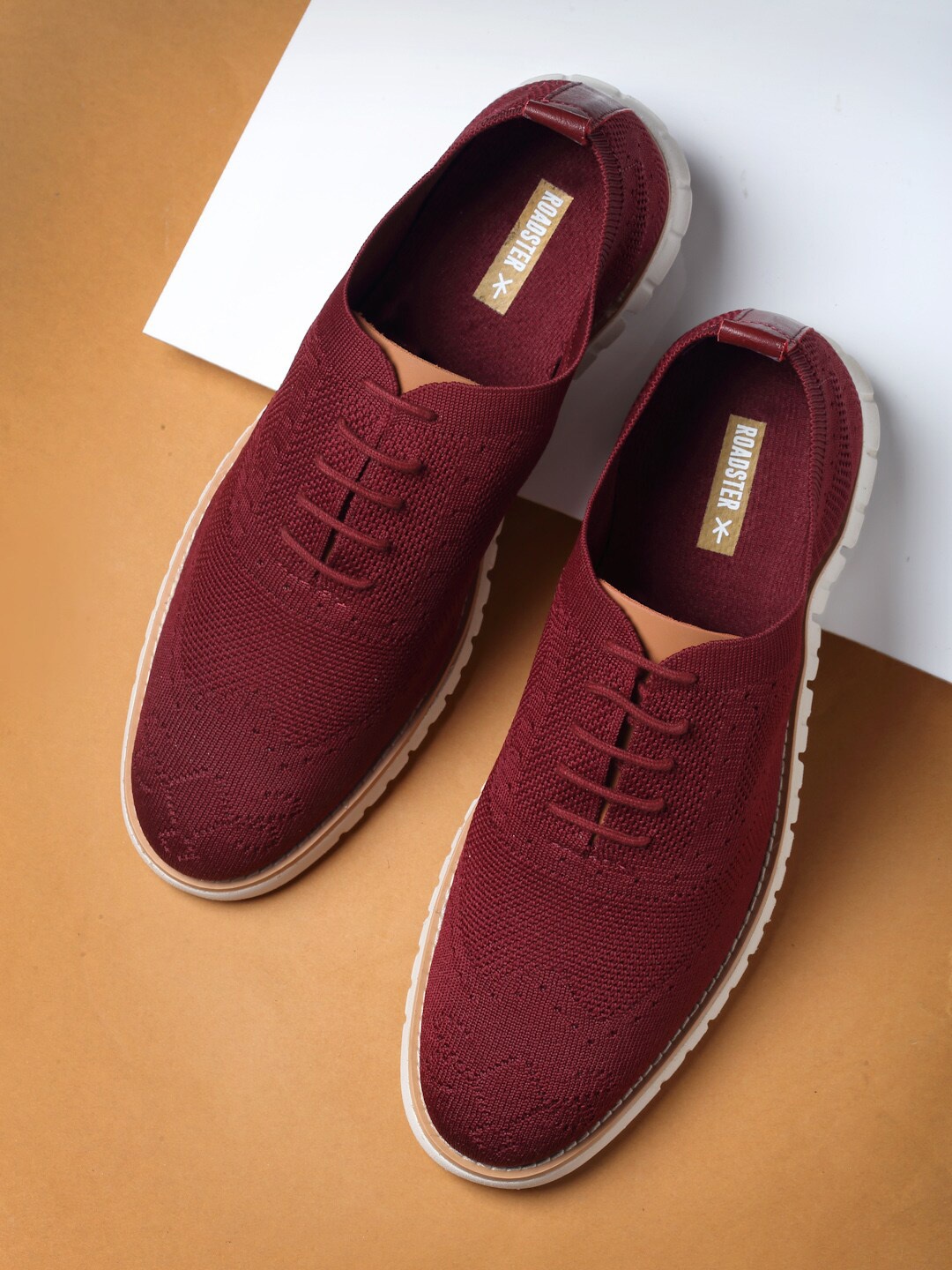 

Roadster Men Maroon Woven Design Oxfords