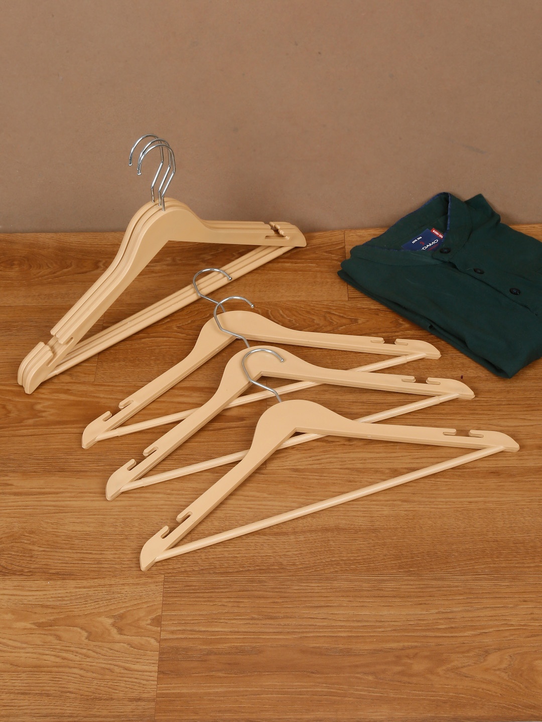 

DREAM WEAVERZ Pack of 6 Camel Brown Heavy Duty Plastic Durable Adult Clothes Hangers