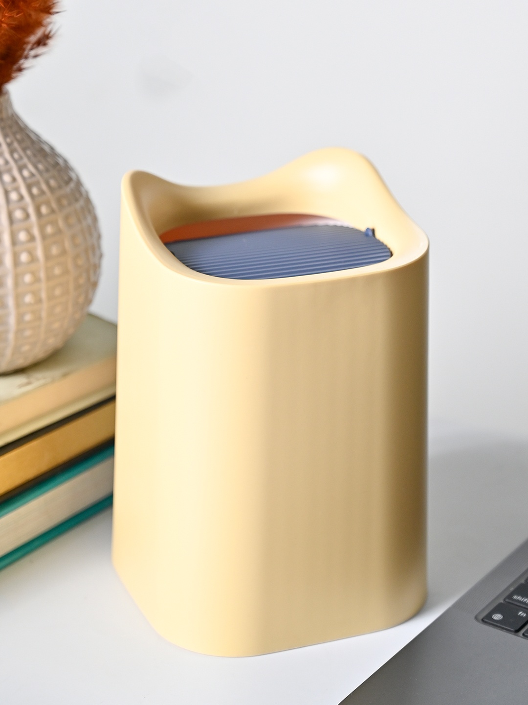 MARKET99 Beige & Green Solid Trash Bins