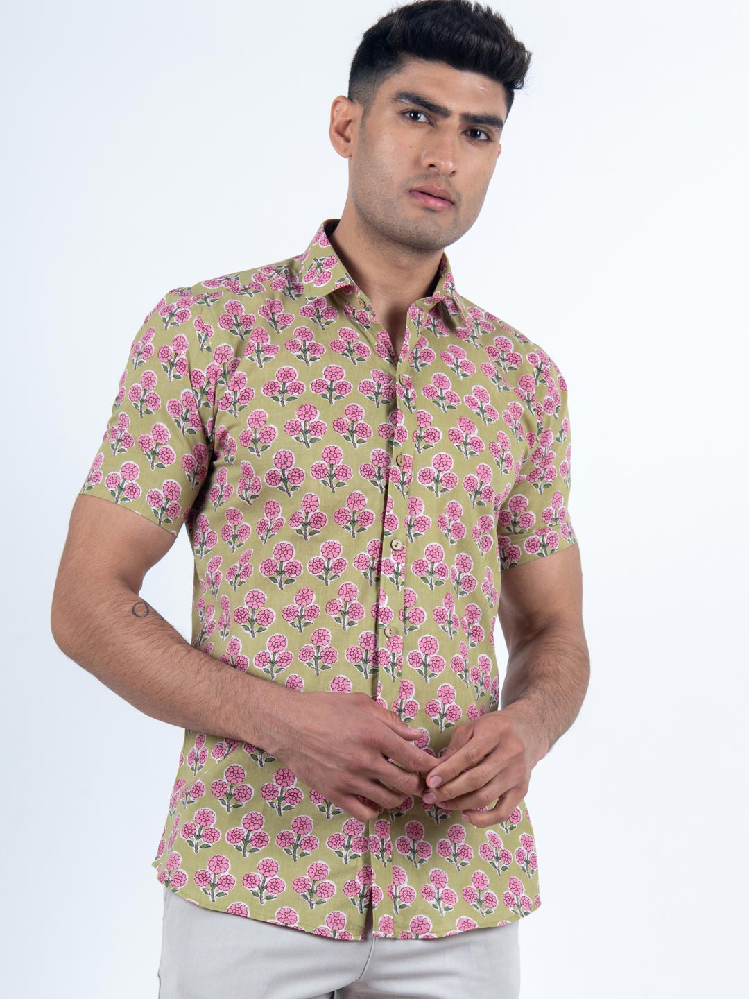 

Tistabene Men Green & Pink Comfort Floral Printed Cotton Casual Shirt