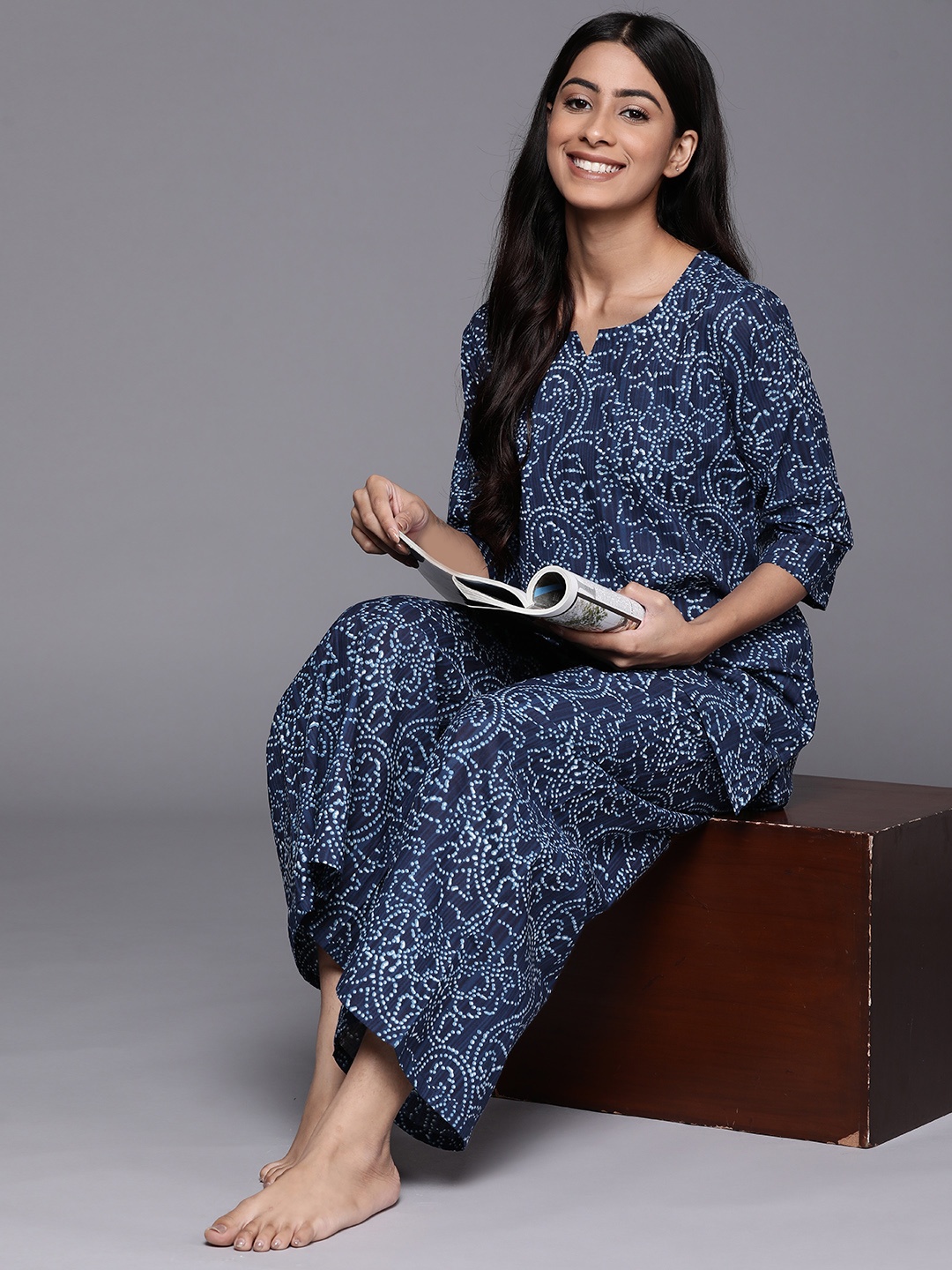 

Libas Women Blue & White Bandhani Printed Cotton Night suit