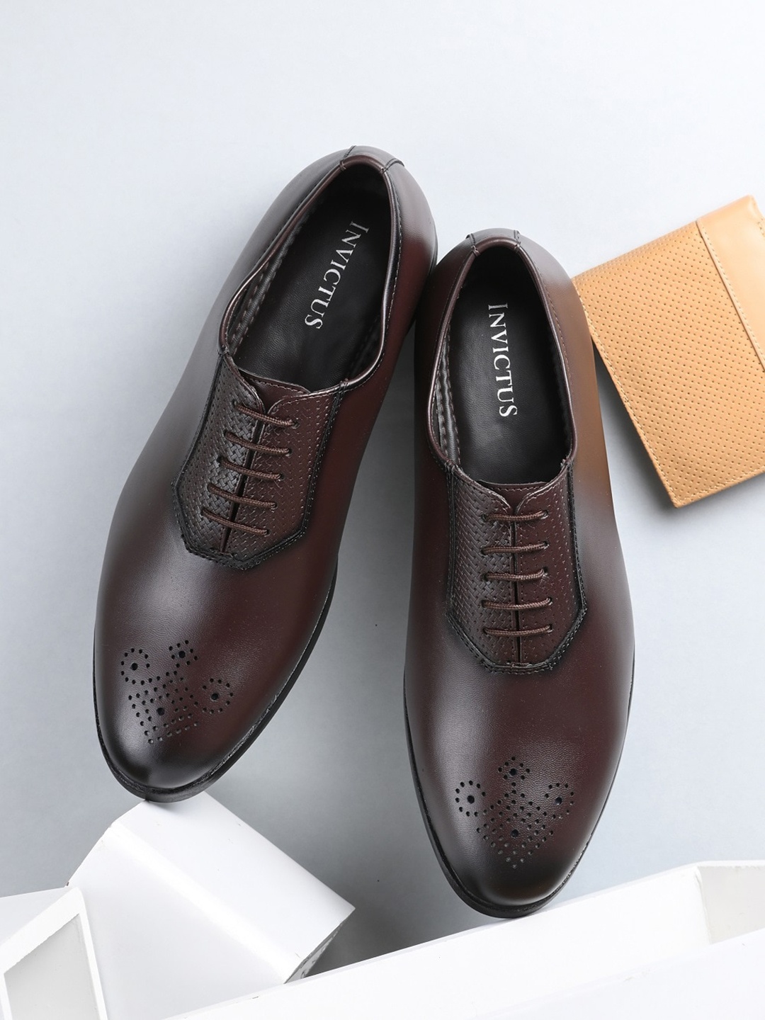 

INVICTUS Men Brown Solid Formal Leather Oxfords