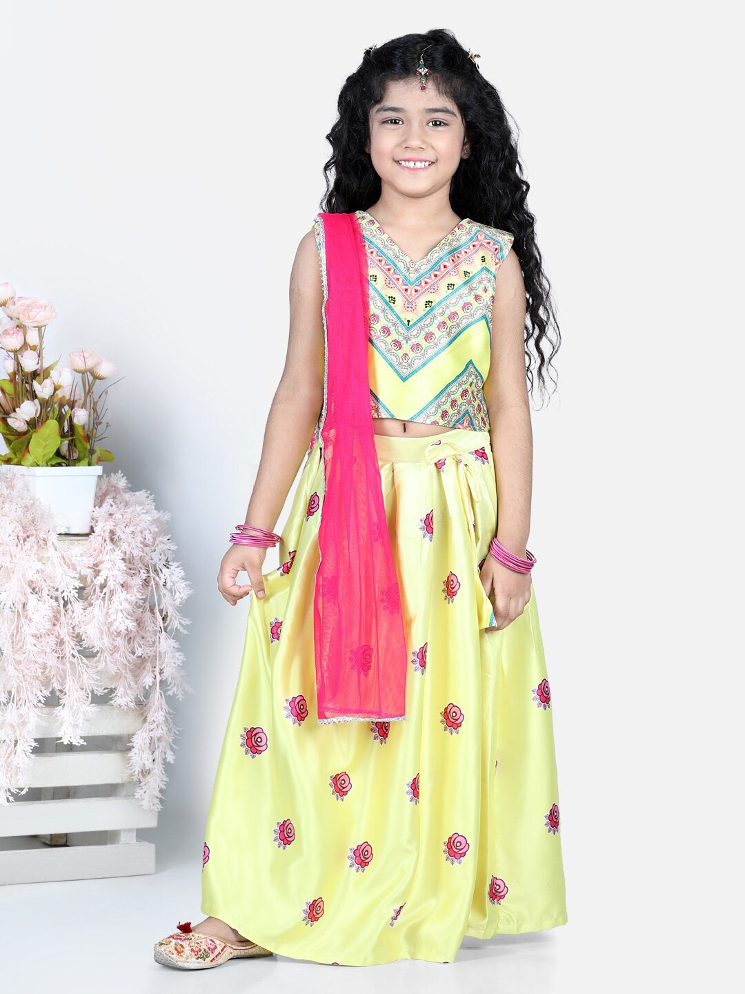 

Kinder Kids Girls Yellow & Pink Printed Ready to Wear Lehenga & Blouse With Dupatta