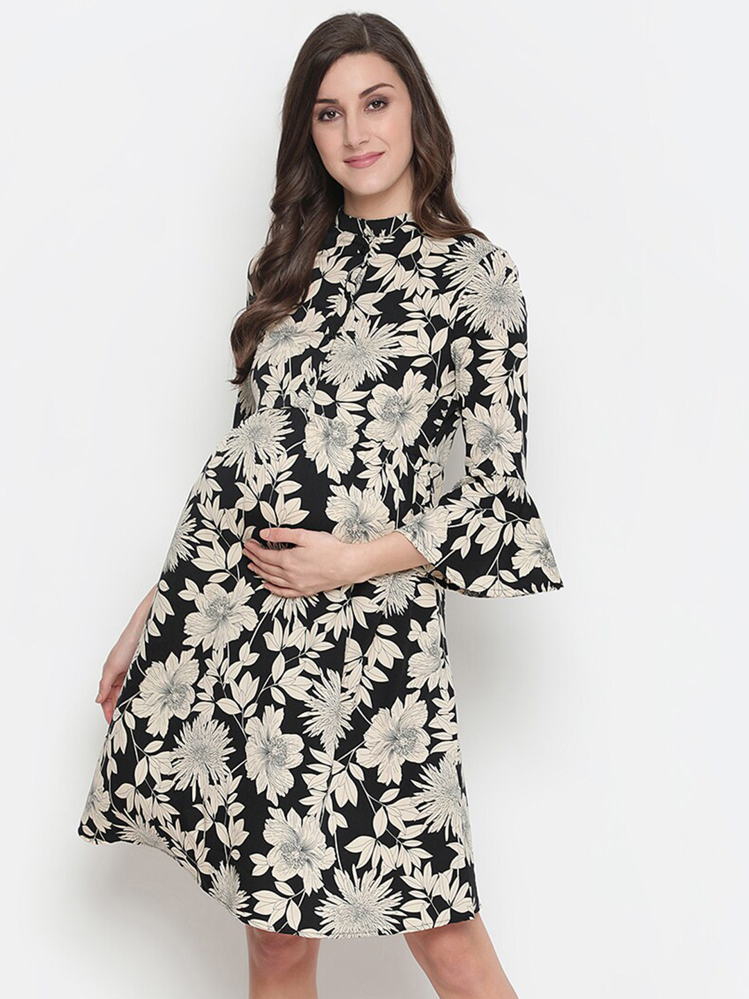 

Oxolloxo Women Black & Beige Floral Satin Maternity Dress