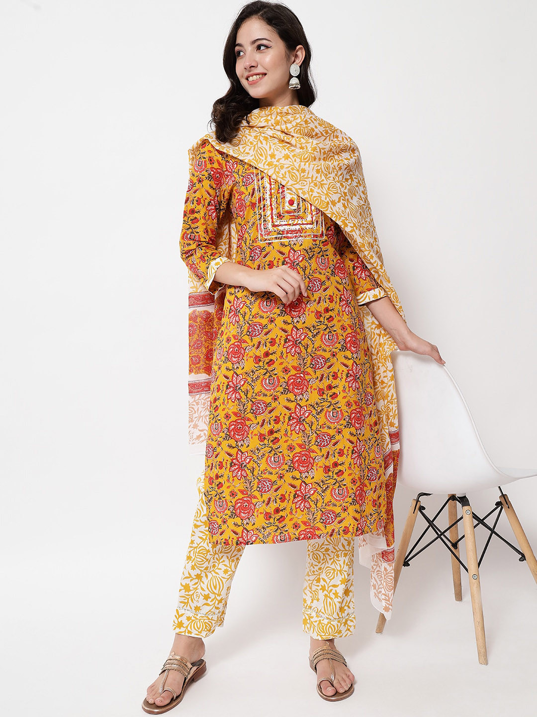 

IkDaiya Women Yellow Floral Printed Pure Cotton Kurta with Trousers