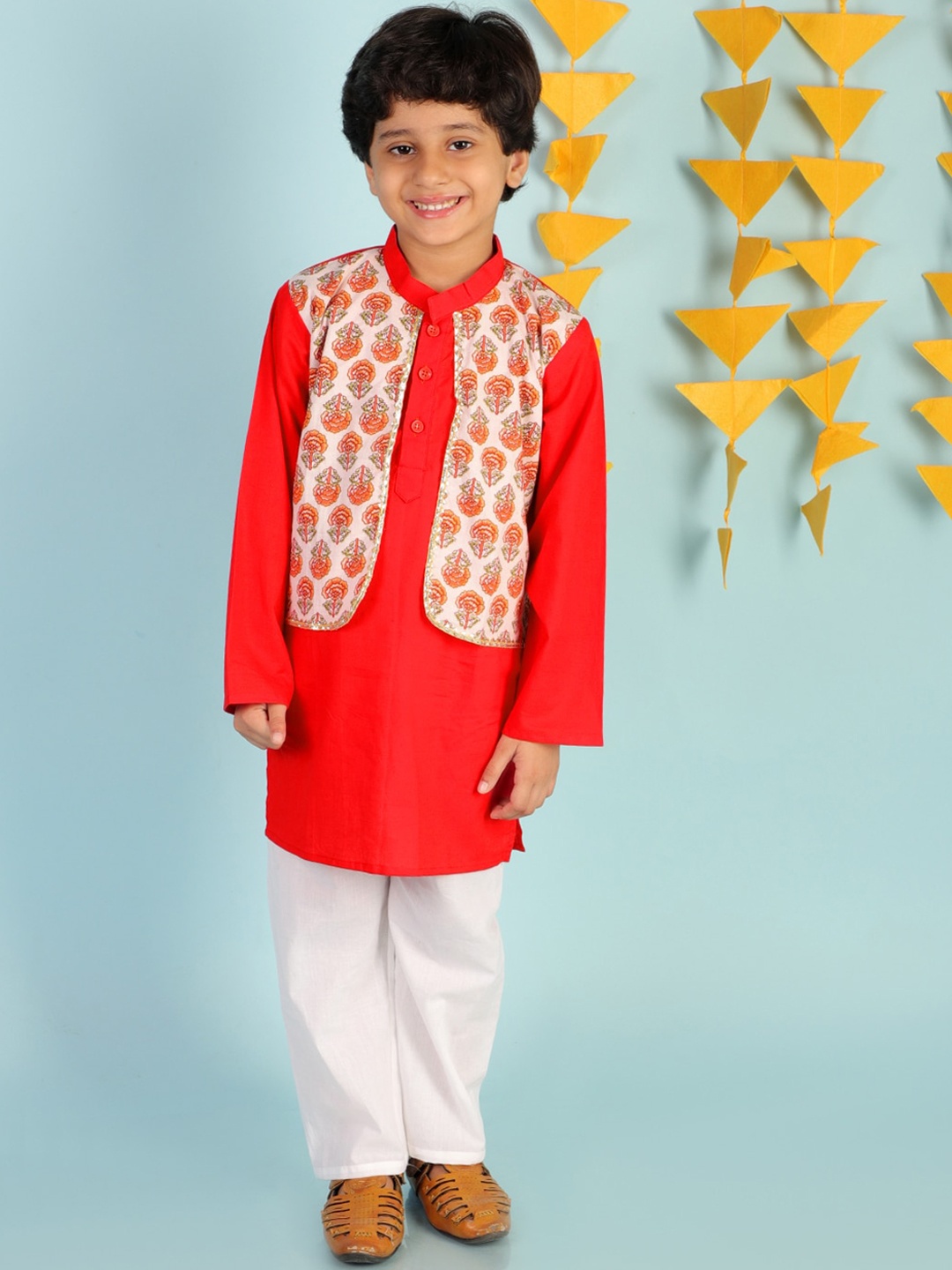 

KID1 Boys Red Ethnic Motifs Pure Cotton Kurta with Pyjamas