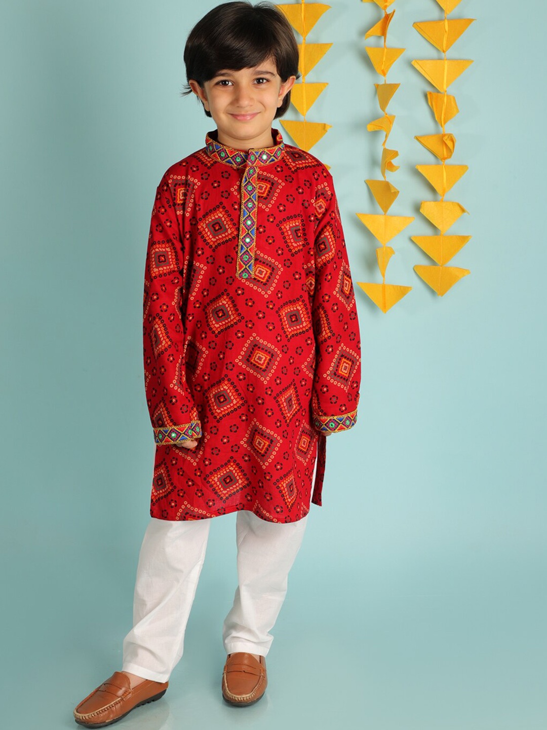 

KID1 Boys Red Bandhani Yoke Design Pure Cotton Kurta with Pyjama