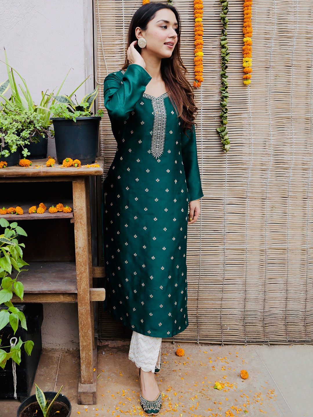 

Libas Women Green Ethnic Motifs Embroidered Kurta