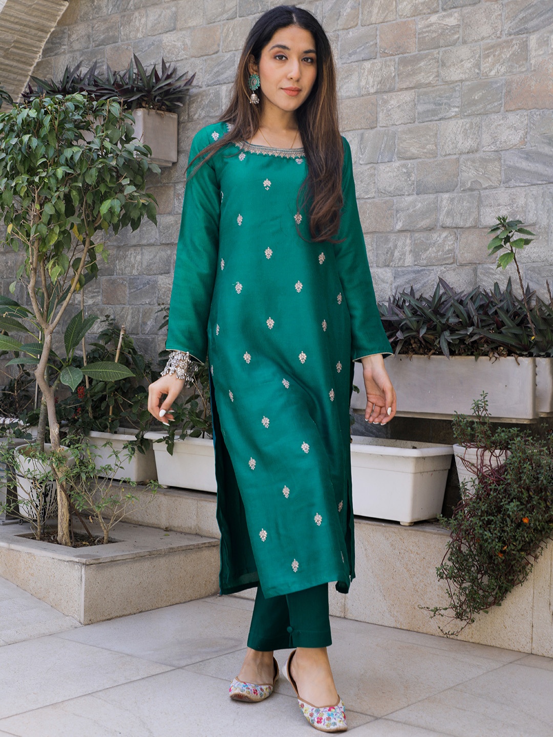 

Libas Women Floral Motifs Embroidered Kurta, Green