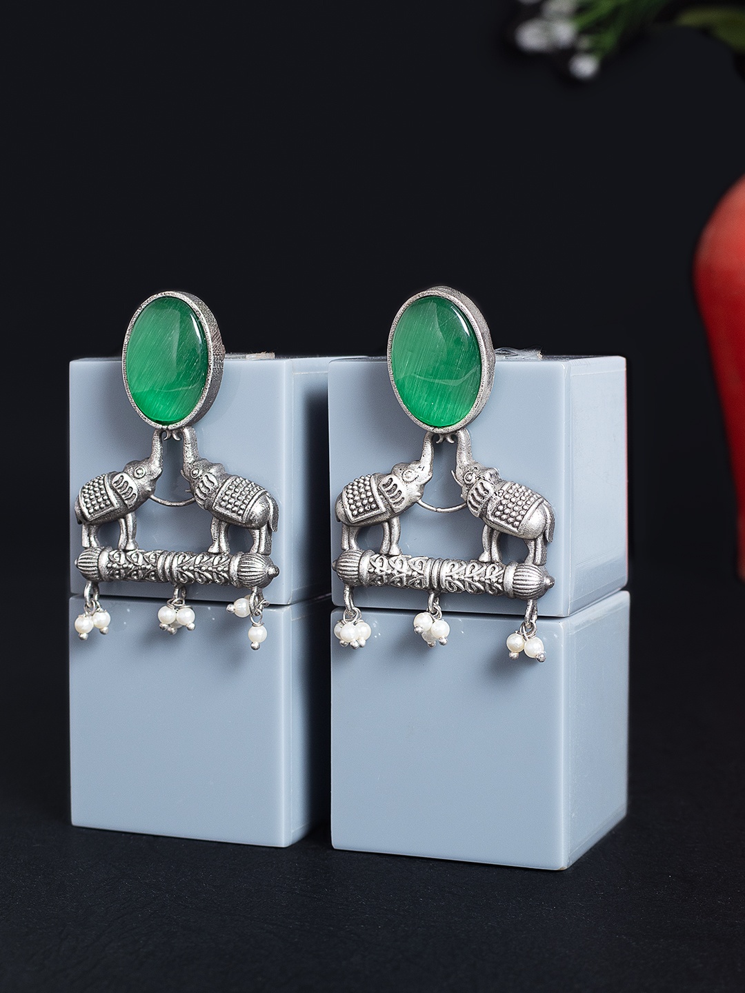 

Golden Peacock Green & Oxidised Silver-Toned Stone Studded Elephant Shaped Studs