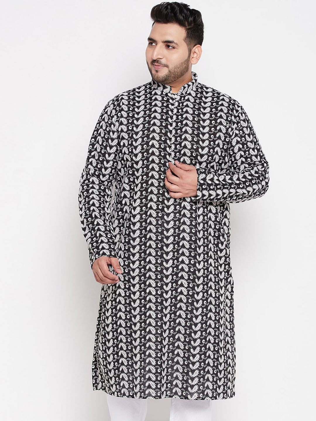 

VASTRAMAY Men Plus Size Chikankari Embroidered Pure Cotton Kurta, Black