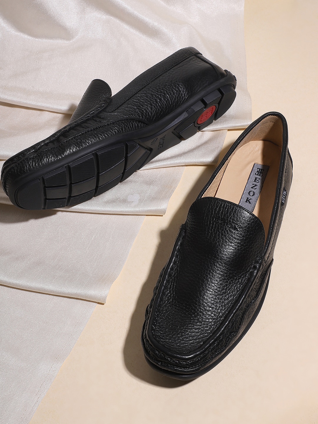 

EZOK Men Black Textured Leather Loafers