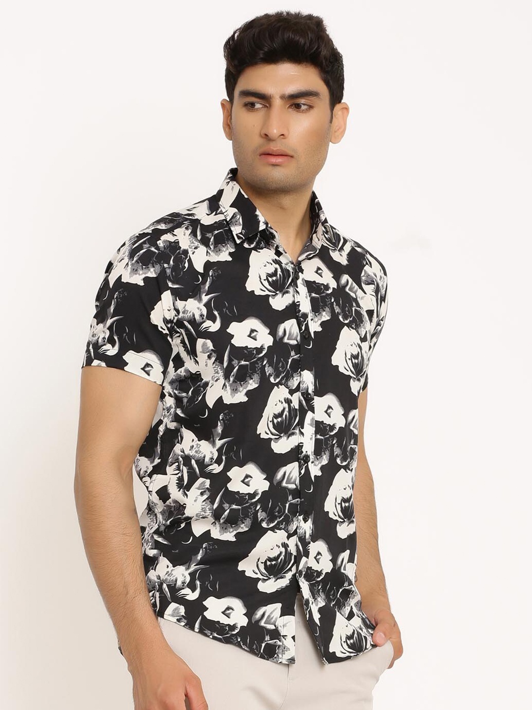 

Tistabene Men Black Comfort Floral Printed Crepe Casual Shirt