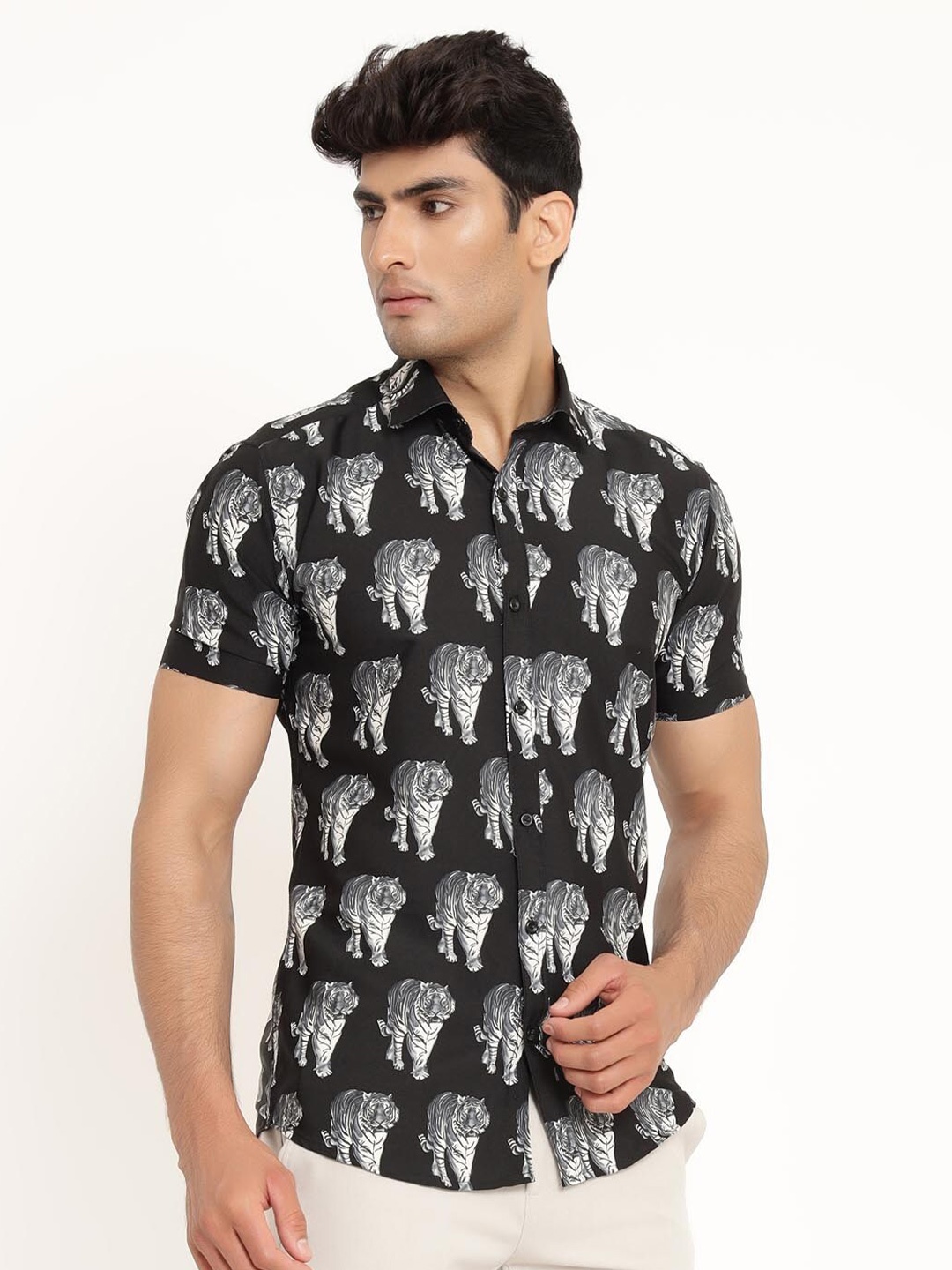 

Tistabene Men Black Comfort Printed Casual Shirt