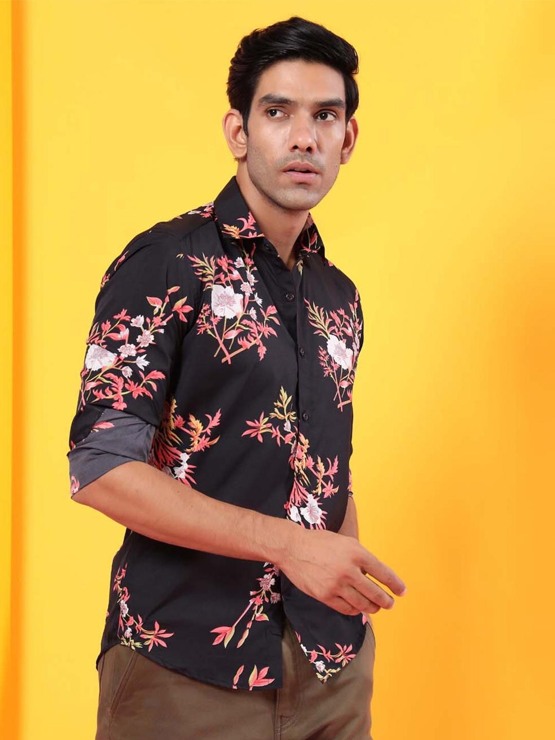 

Tistabene Men Black Comfort Floral Printed Casual Shirt