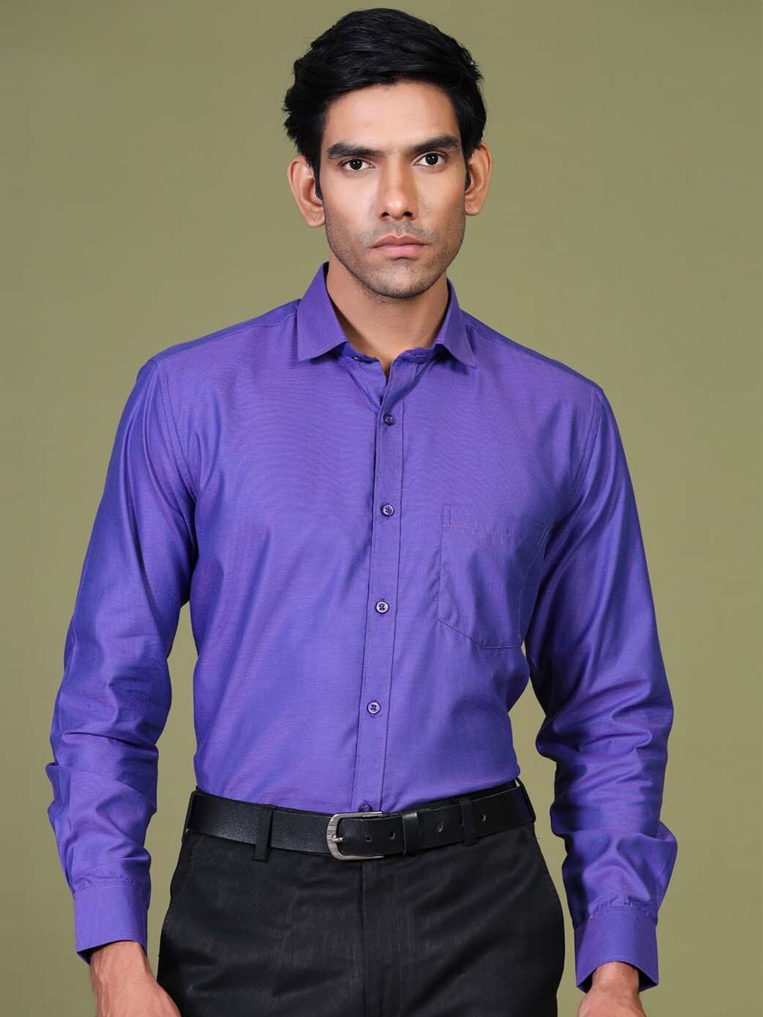 

Tistabene Men Violet Solid Comfort Formal Shirt