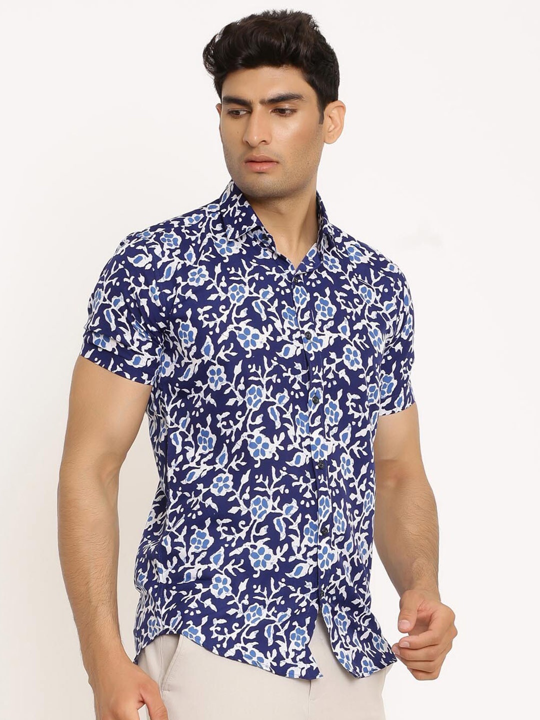 

Tistabene Men Blue Comfort Floral Printed Casual Crepe Shirt