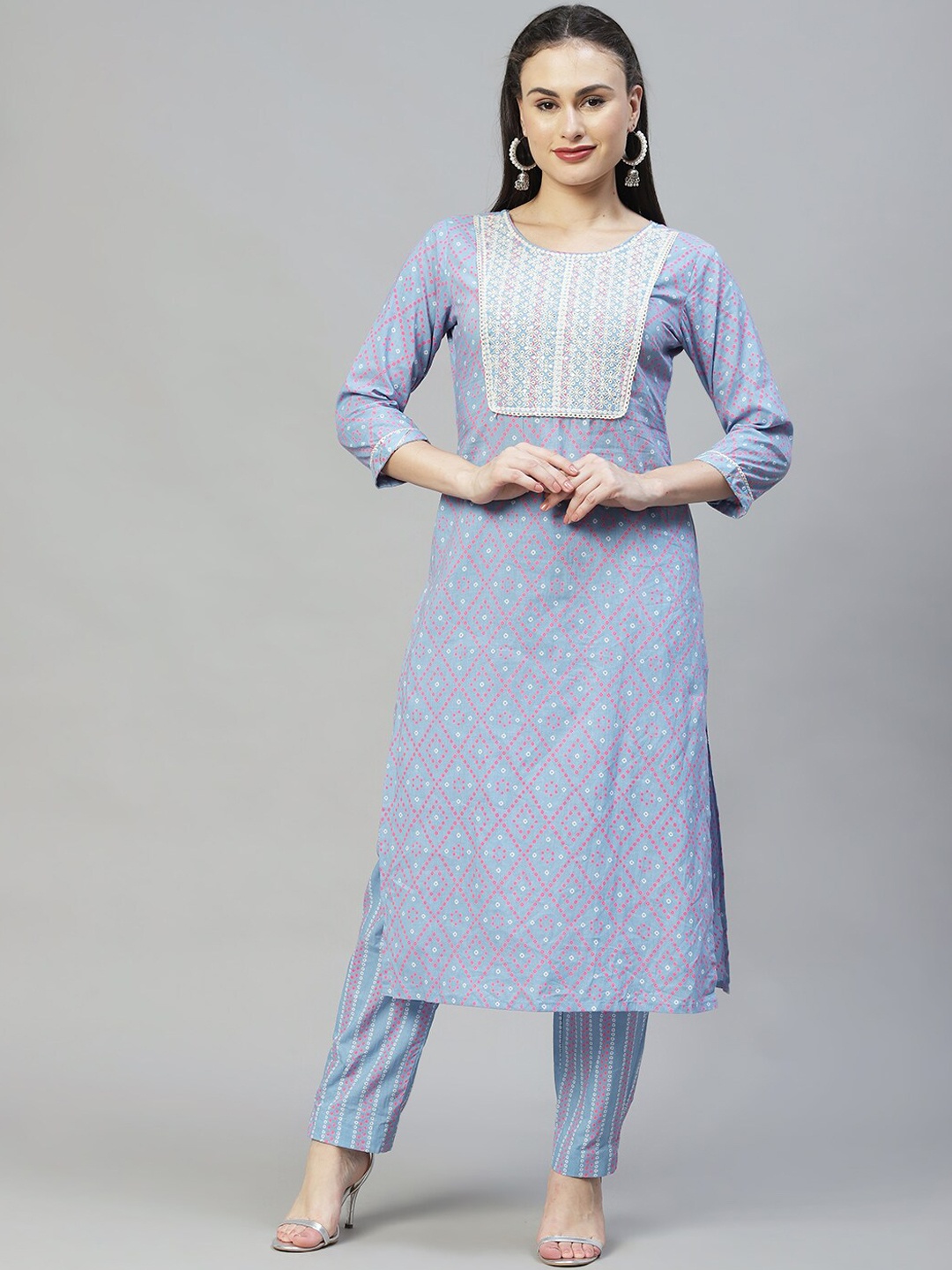 

FASHOR Women Blue Bandhani Printed Pure Cotton Kurta with Trousers
