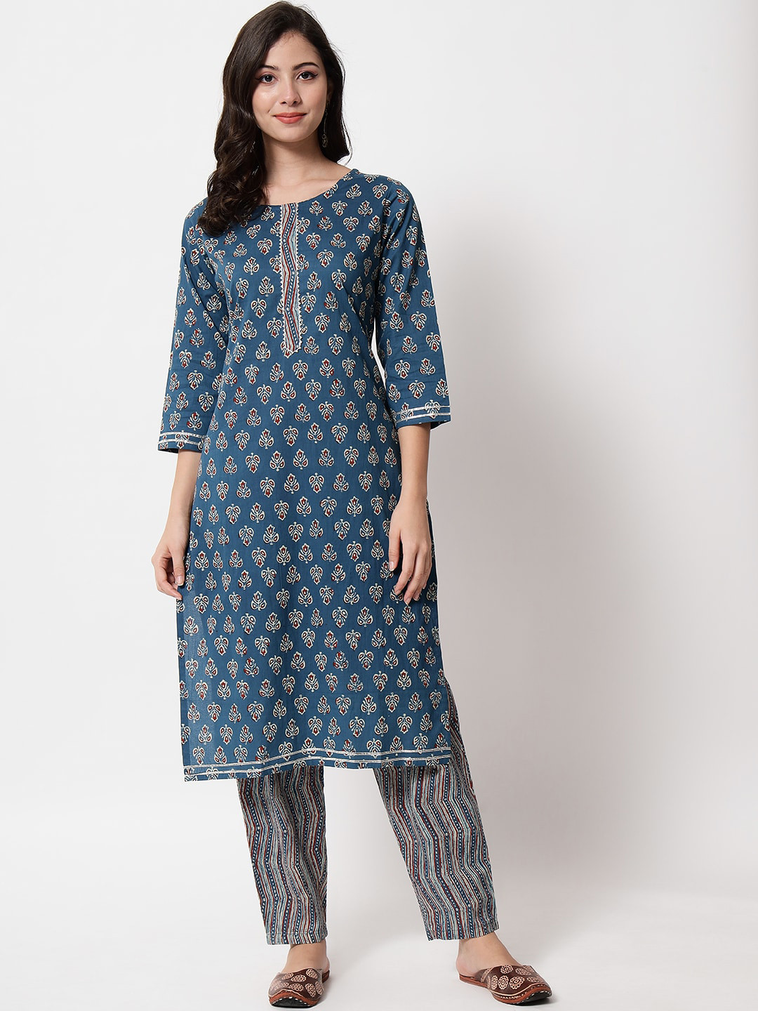 

IkDaiya Women Blue Ethnic Motifs Printed Pure Cotton Kurta with Trousers