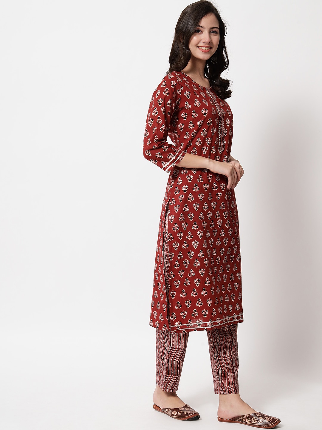 

IkDaiya Women Maroon Ethnic Motifs Printed Pure Cotton Kurta with Trousers