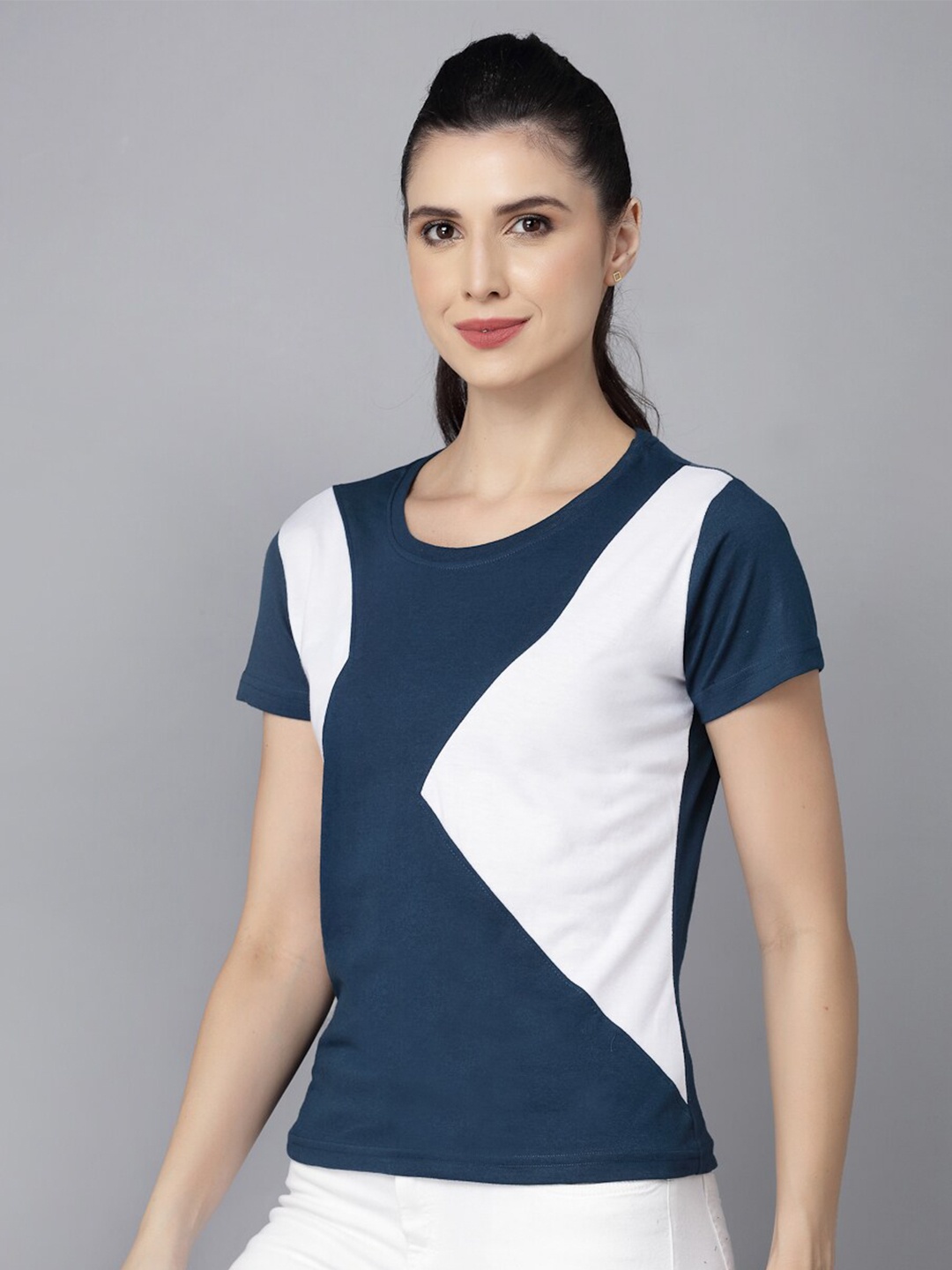 

THE EG STORE Women Navy Blue & White Colourblocked T-shirt