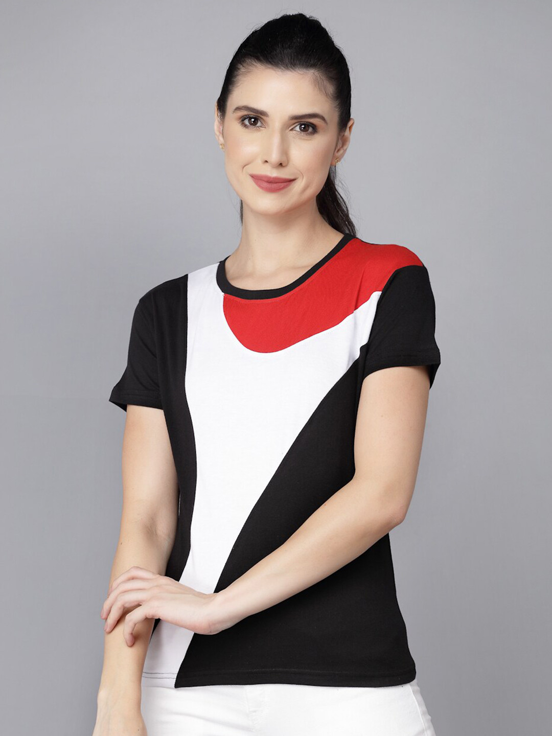 

THE EG STORE Women Black & White Colourblocked T-shirt