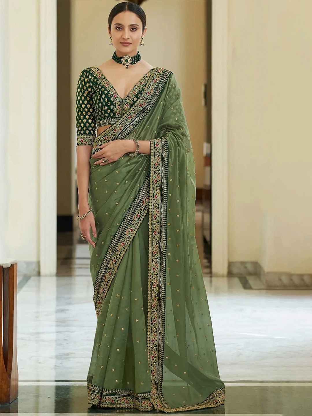 

Trendmalls Green & Gold-Toned Floral Embroidered Silk Blend Saree