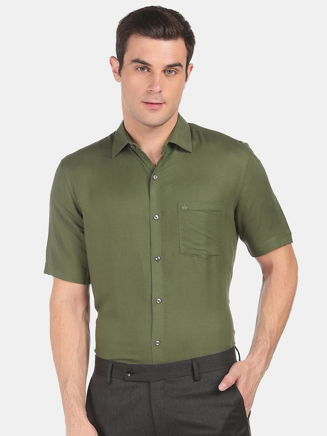 

Arrow Men Green Solid Regular Fit Casual Shirt