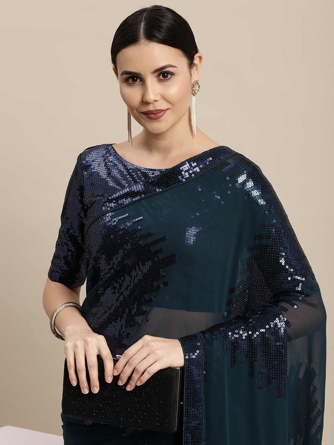

VAIRAGEE Embellished Sequinned Celebrity Saree, Navy blue