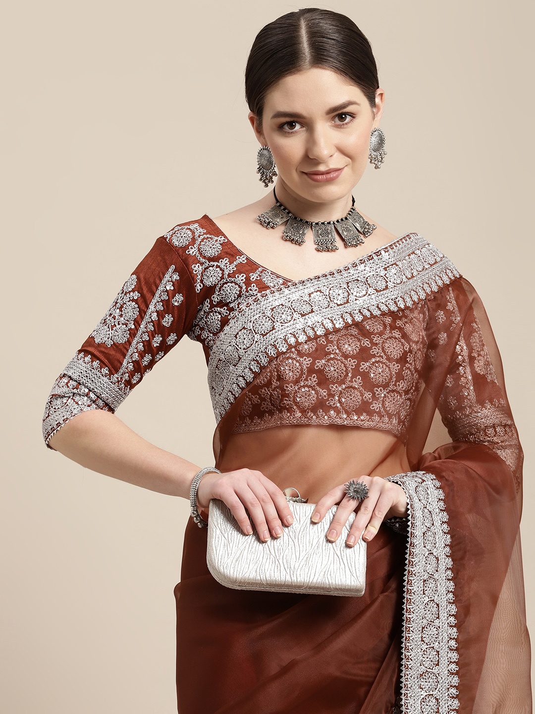 

VAIRAGEE Brown & White Organza Saree