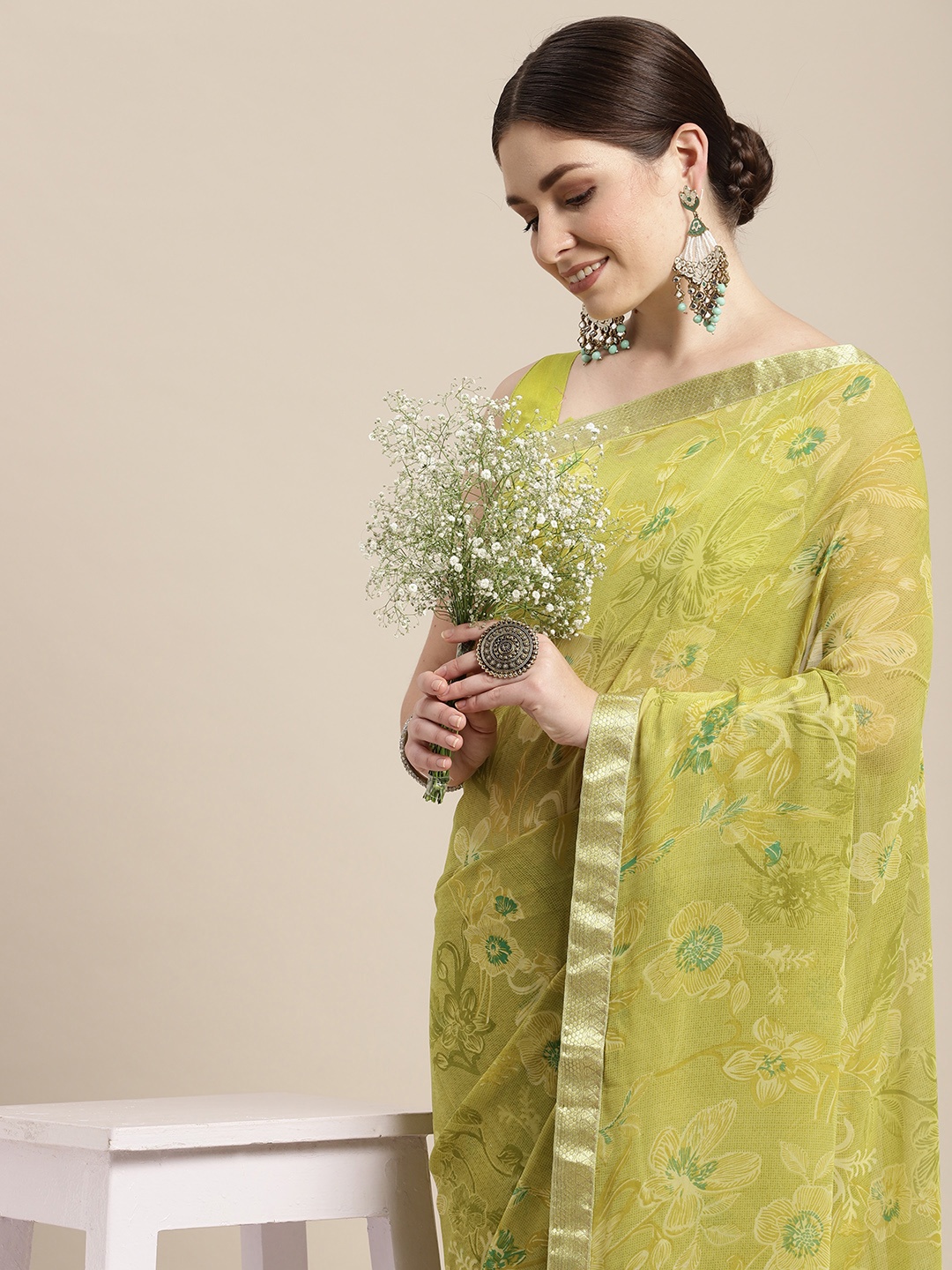 

VAIRAGEE Green Floral Celebrity Saree